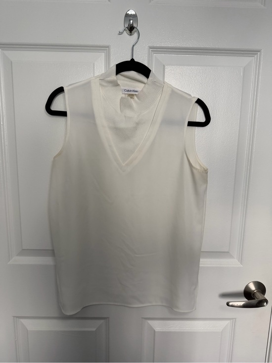 Calvin Klein Tops - Calvin Klein Off white Sleeveless V-Neck Blouse